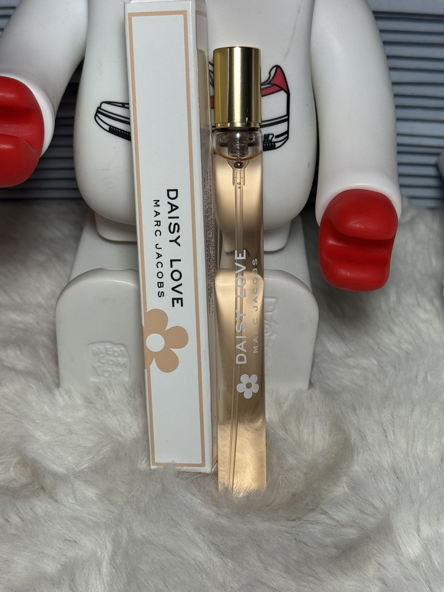 Marc Jacobs Daisy love 10ml Travel Spray + bonus