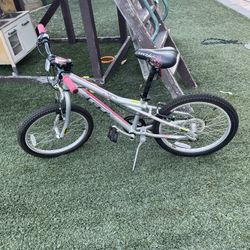 GT Laguna Girls' Bike - 20"