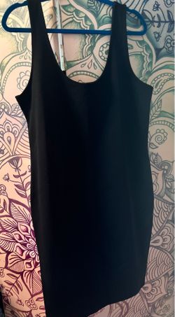 Women’s plus size fitted black dress