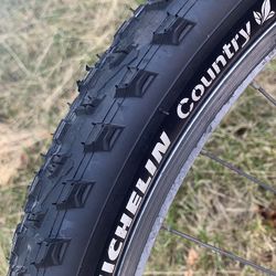 tire size 26 Raleigh Bicycle In good condition, the tires are new.