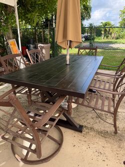 HAMPTON BAY TABLE and 6 Chairs