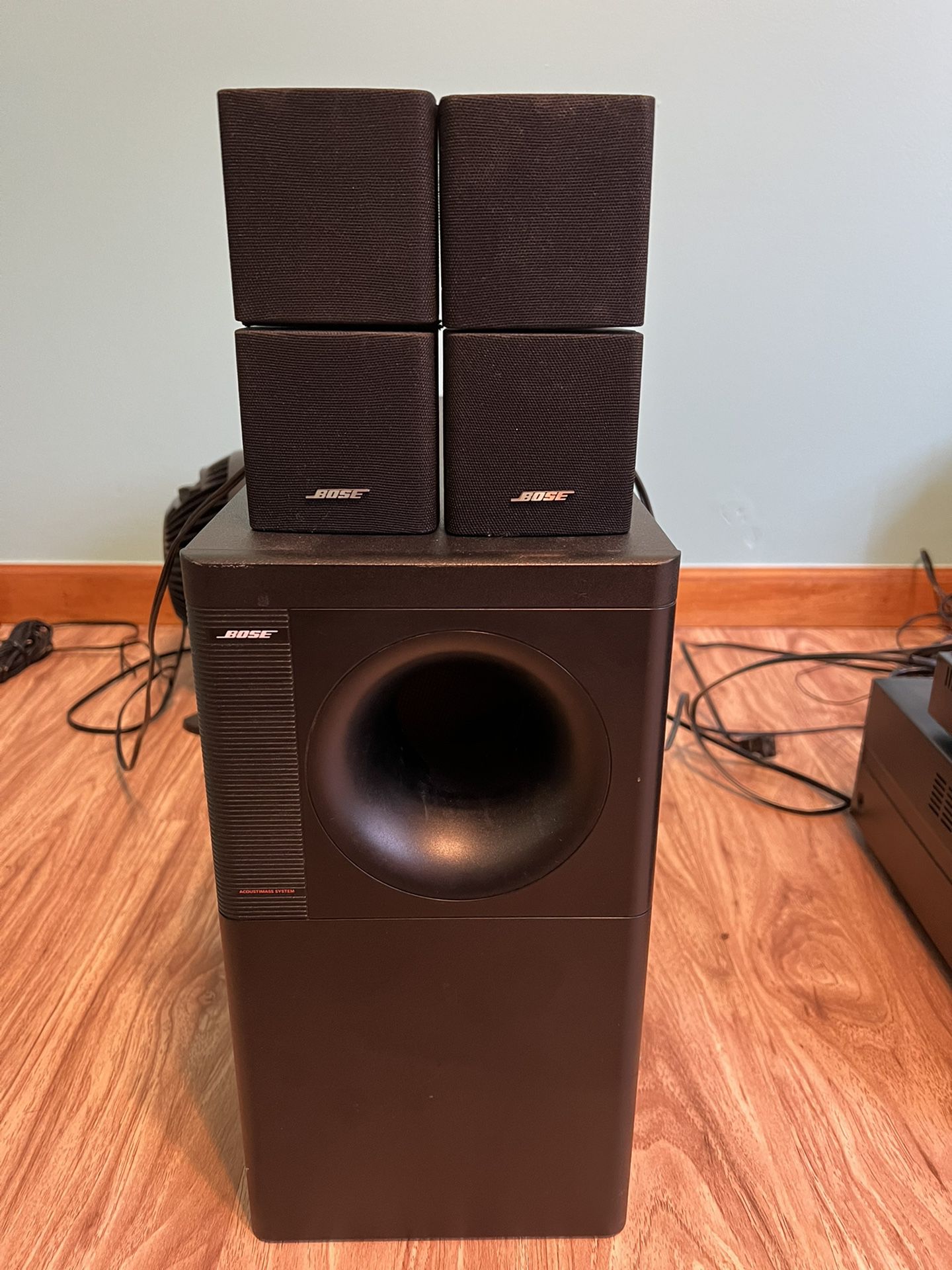 Bose Series 3 2 Cube Speakers Sub and Kenwood  Receiver And  blueray Player