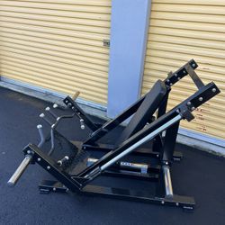 Brand new! Plate loaded Row Machine