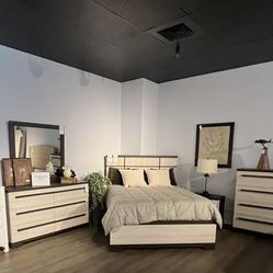 Queen Bed, Dresser, Mirror And Nightstand 