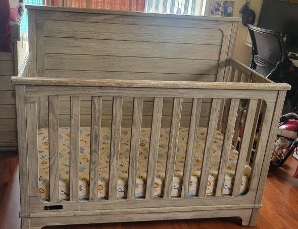 White Rusty Baby Crib And Dresser