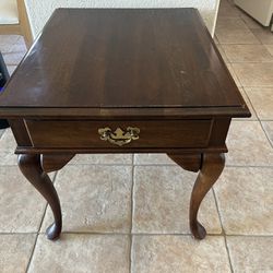 Queen Anne Style Side/End Table