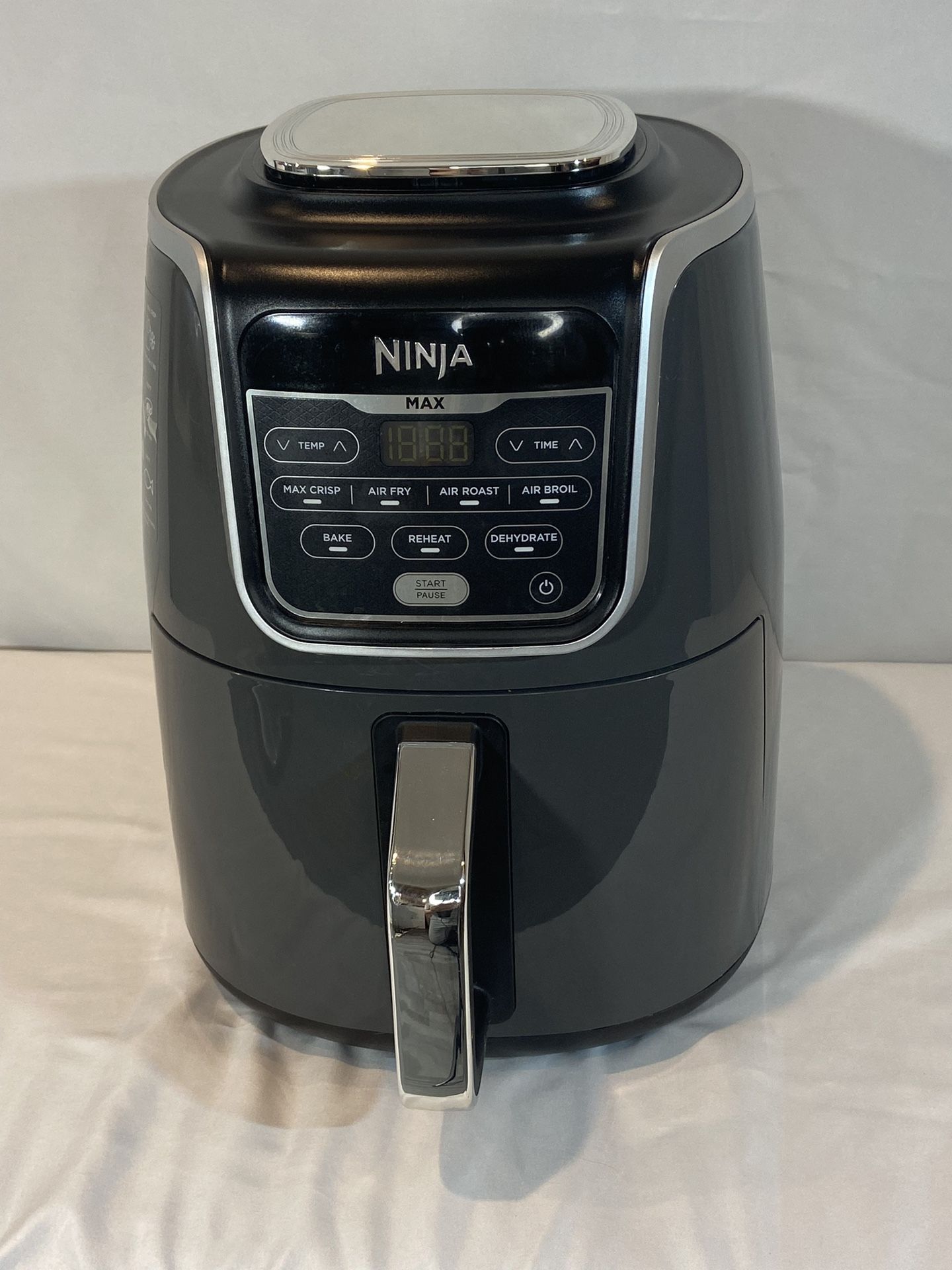 Ninja Max Air Fryer with Digital Display and Multiple Cooking Functions