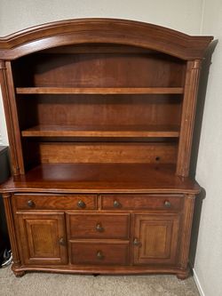 Dresser w/Hutch