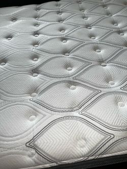 Like -New Sealty/Model 513892  mattress-Queen-Barely used!