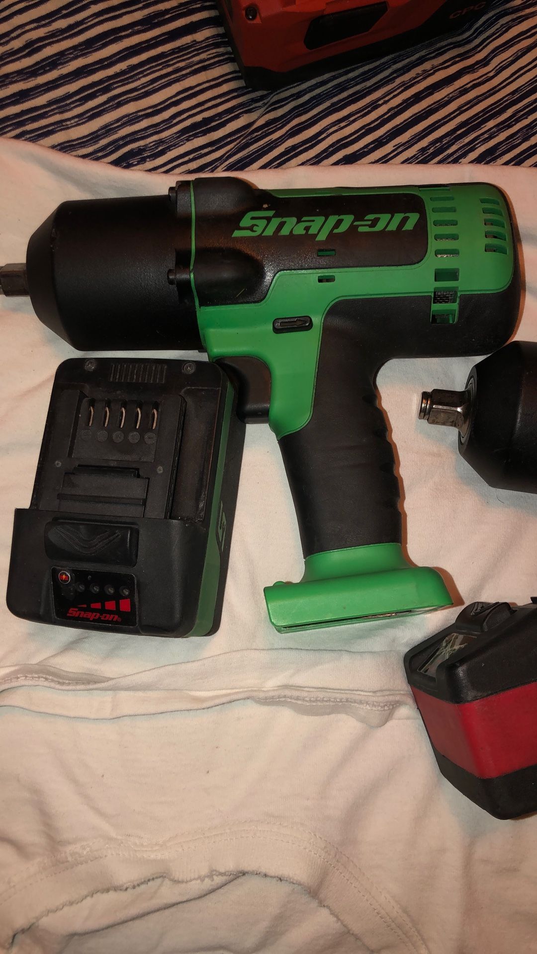 2-SNAPON 1/2 In IMPACT WRENCH 