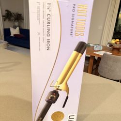 Hot Tools Pro Signature Curling Iron 1¼” – New