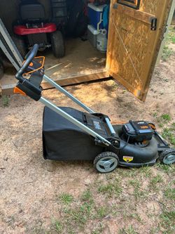 Battery lawn mower