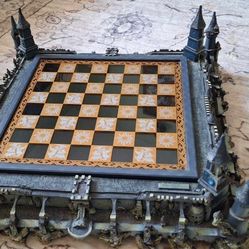 The Franklin Mint: Michael Whelan Chess Set