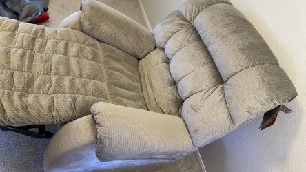 Very Soft An Comfy Huge Beast Recliner