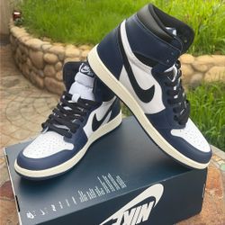 Jordan 1 Retro Midnight Navy 