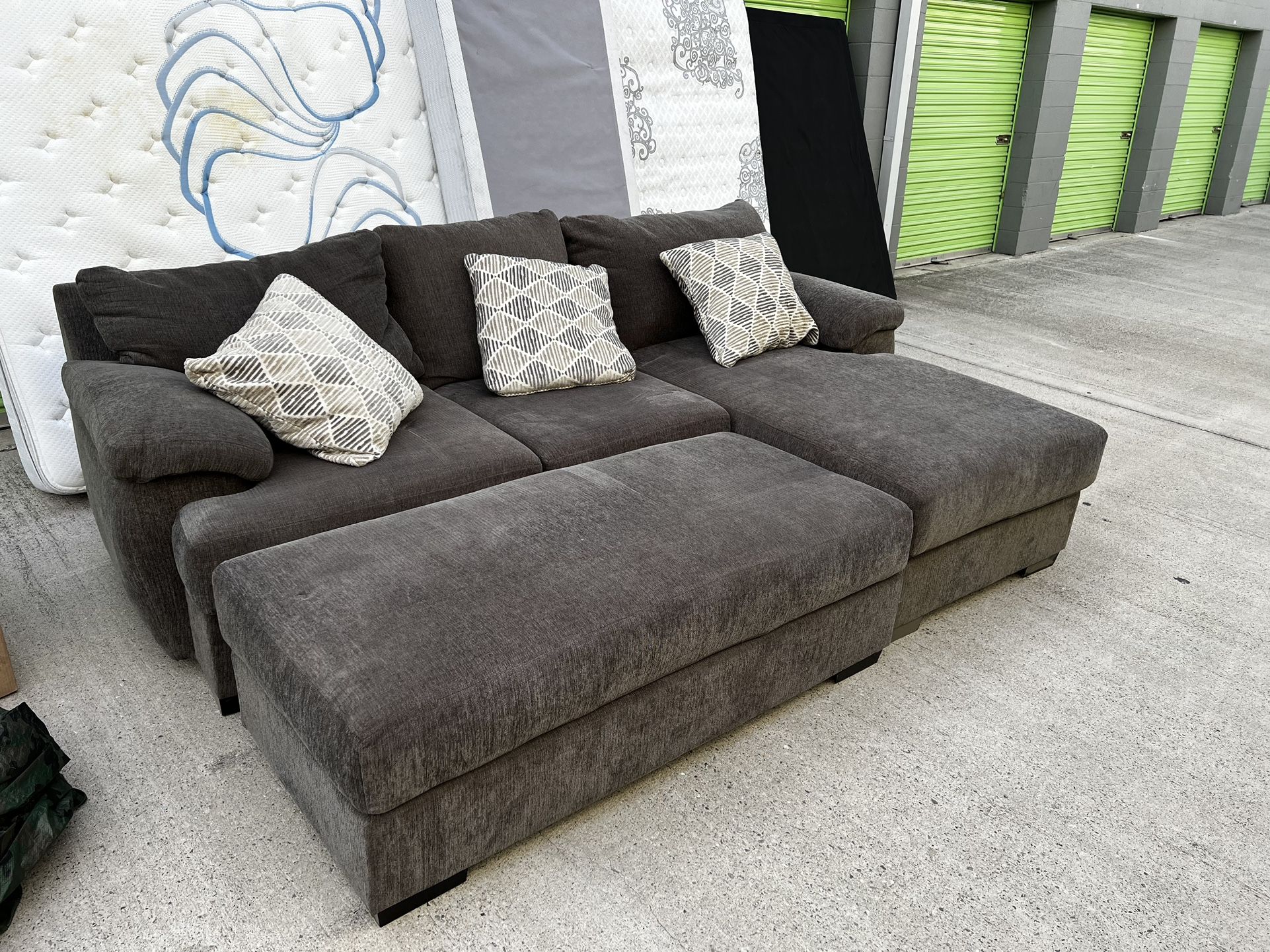 Sectional Couch with Chase