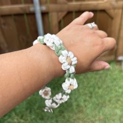 Handmade White Daisy Wristlet Keychain