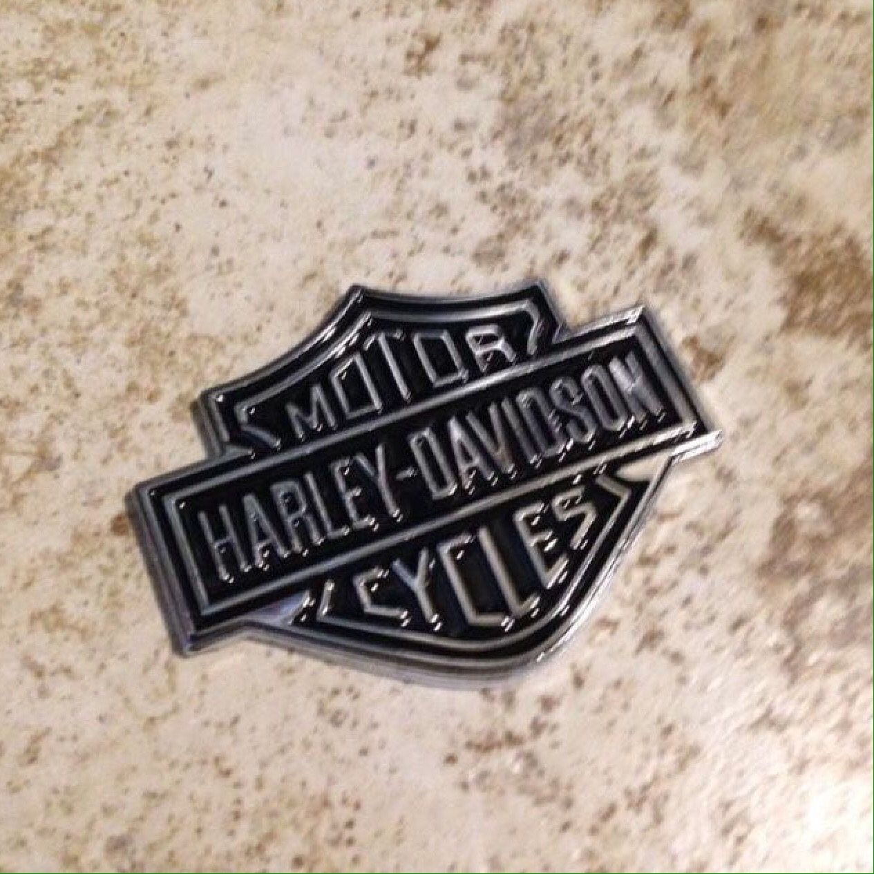 Small Harley Davidson Motorcycle Emblem Bar And Shield Metal Decal Willie G Black & Chrome