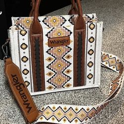 Wrangler Crossbody Bag in great condition!