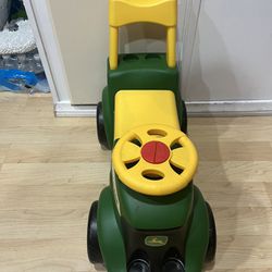 John Deere Kids Ride- On Tractor