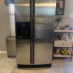 Refrigerator 
