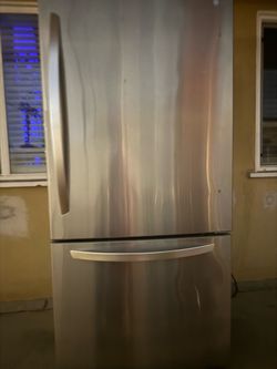 LG 26 cu. ft. Bottom-Freezer Refrigerator (Model LRDCS2603S)