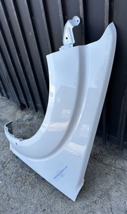 2006–2021 Nissan Frontier Passenger Side Fender (RH) White OEM