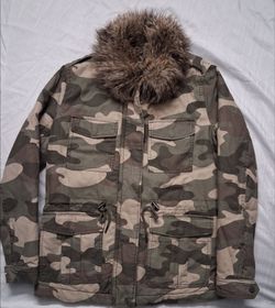 H&M Womens Olive and Tan Camo Jacket with Faux Fur Hood