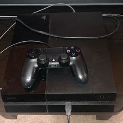 PlayStation 4 With Controller, Great Condition 