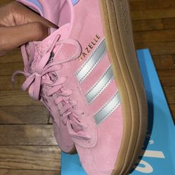 Gazelle Adidas  (7.5 Women) 