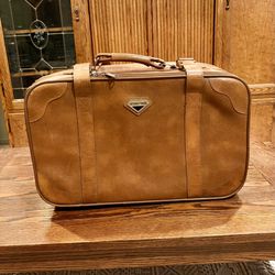 Hampton Vintage Luggage