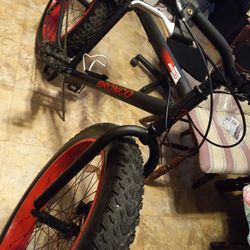 Bike  BRONCO Mountain 26inch MAX 7SPEED  FAT TIRES DISC BRAKE& Light  & Lock Evrything Is Perfect 