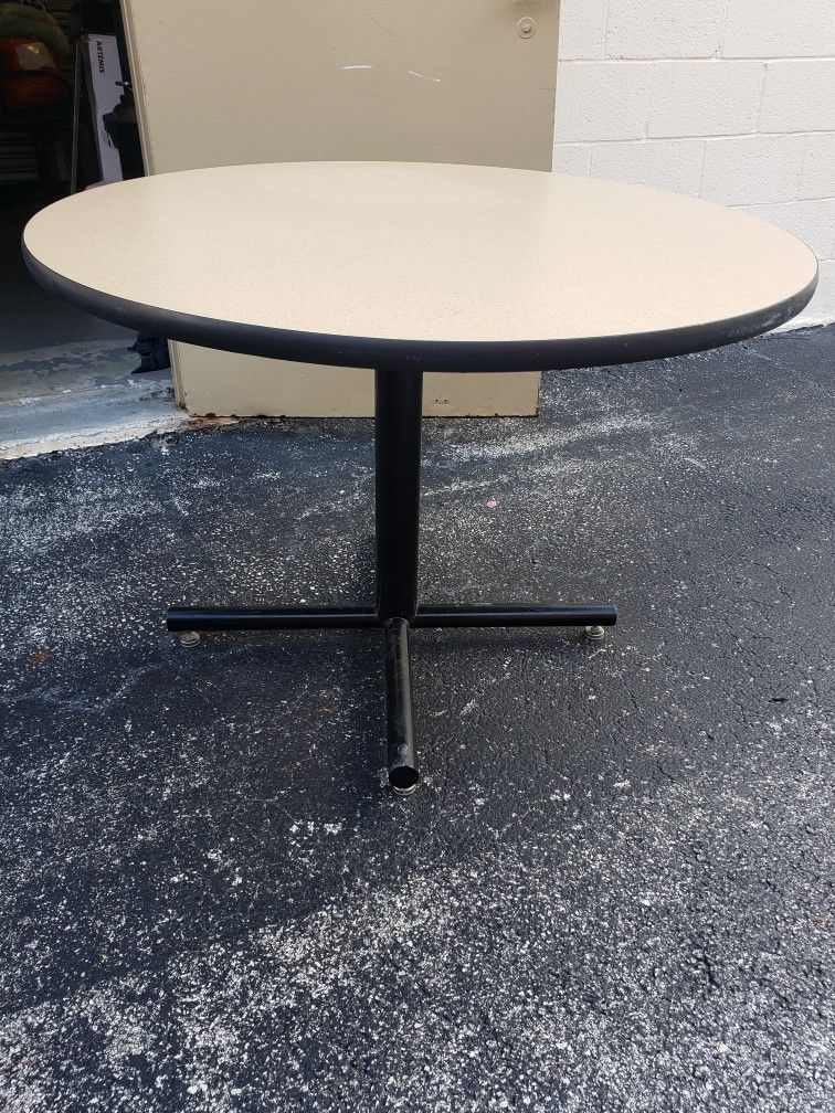 Round Table and 4 Chairs For Sale Kitchen Table