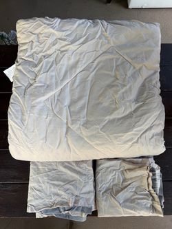 Welico Industries King Size Beige Gray Comforter & Two Pillow Cases