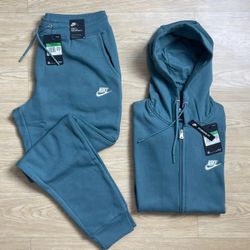 Men Adult Nike sweatsuits 