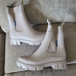 Uyirain Women's Boots