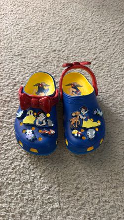 Kids Snow White Crocs Size 11
