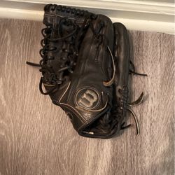 A1K outfielders glove. used but still in good condition, pickup only