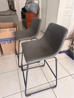 3 barstools