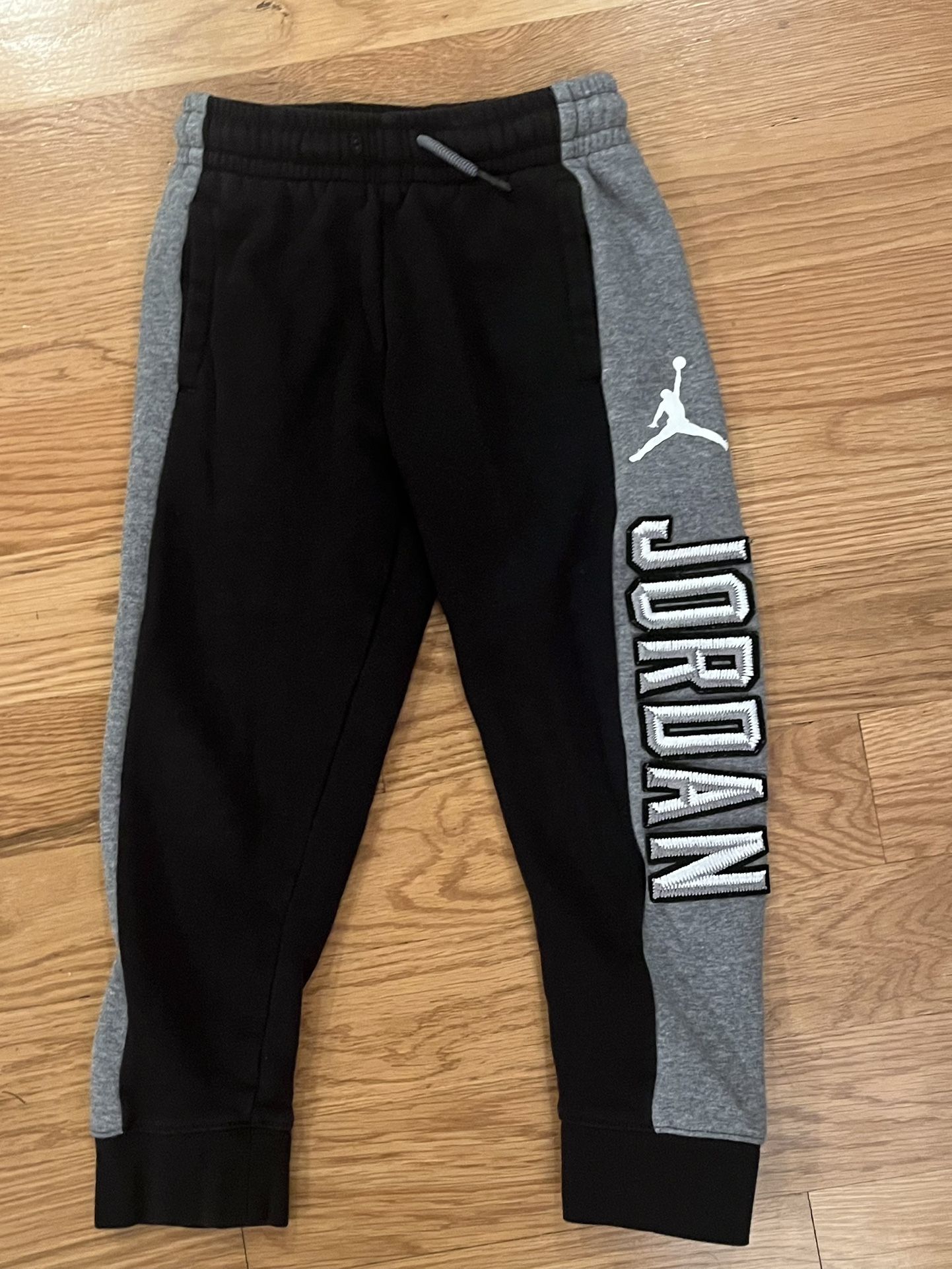 Jordan 5-6 Year Old Jordan Jumpman Arc Fleece Sweat Pants Gray and Black Joggers Little Boys