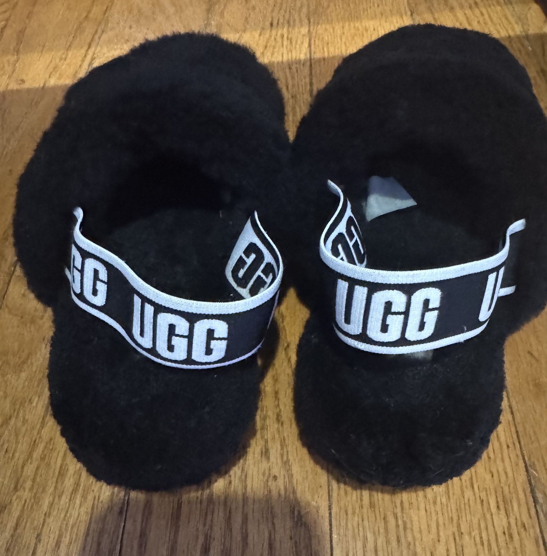 UGG FLUFF YEAH Black Slides