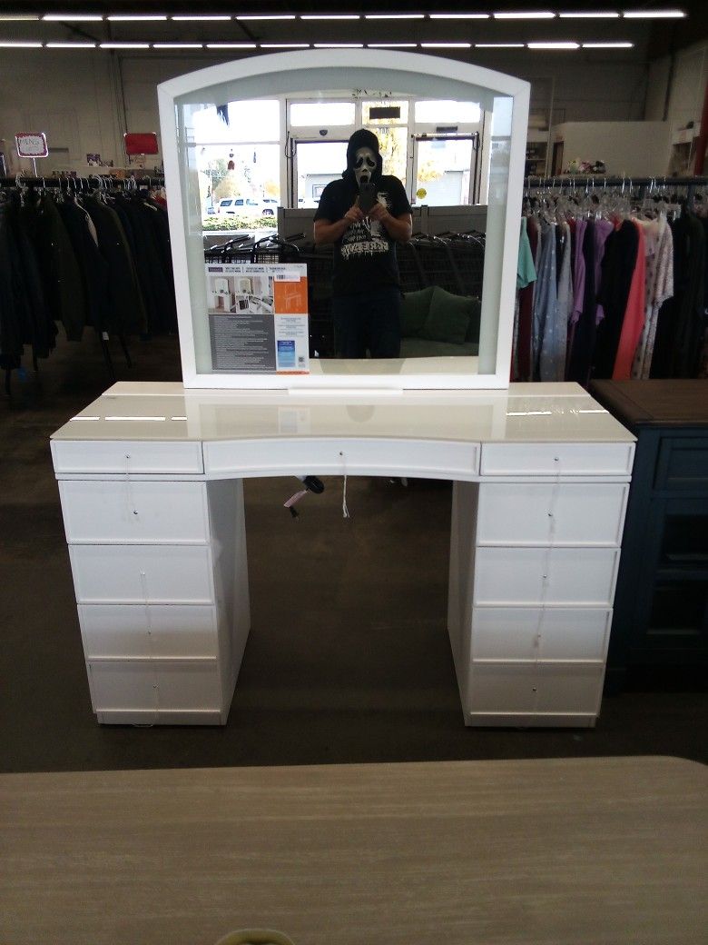 Heidi Vanity
