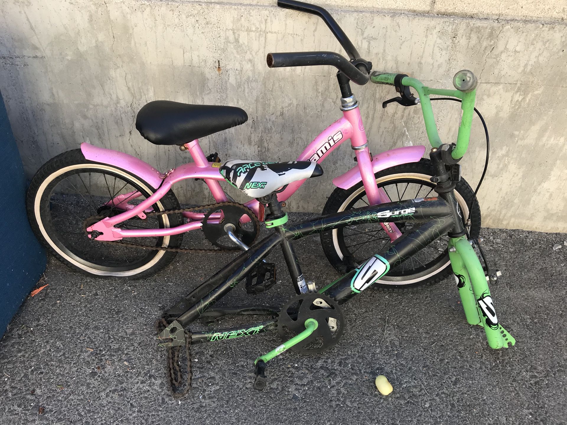 FREE miss daisy and green bike. For parts