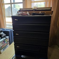 APC  SMX 3000LVNC (1)  / SMX120BP (2)