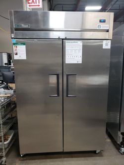 Used True TG2R-2S-HC Reach In Refrigerator 2 Doors