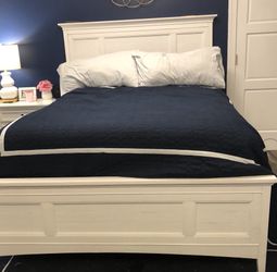 Queen bed frame with 4 built in drawers(practically new)