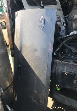 Ford F-350 tailgate