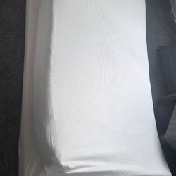 NEW ZINUS MEMORY FOAM KING SIZE MATTRESS