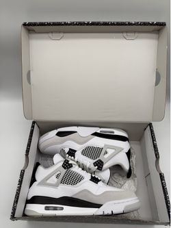 Nike Air Jordan 4 Retro Military Black DH6927-111 Men’s Size 9.5 NEW With Original Box