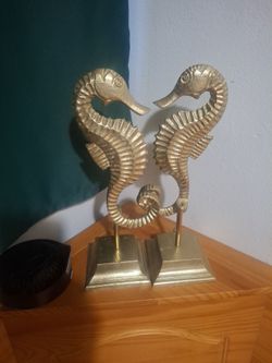 Gold Double Seahorse Decorative Sculpture